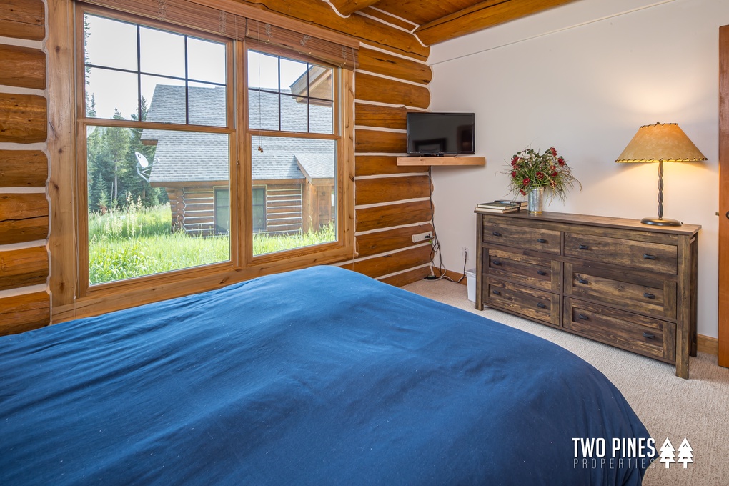 Queen Guest Room