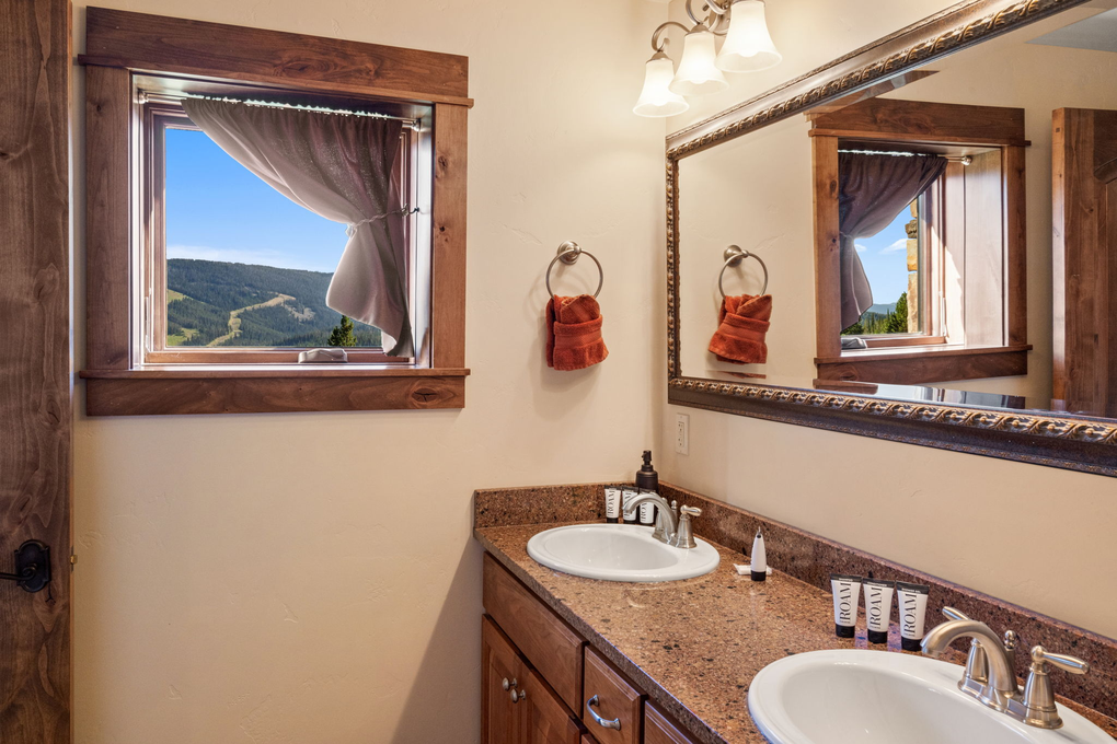 Moose Room En-Suite Full Bath