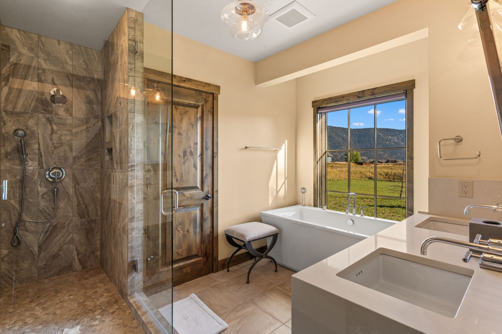 Primary Bedroom En-Suite Full Bath