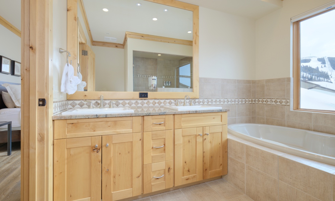 Primary en Suite Bathroom