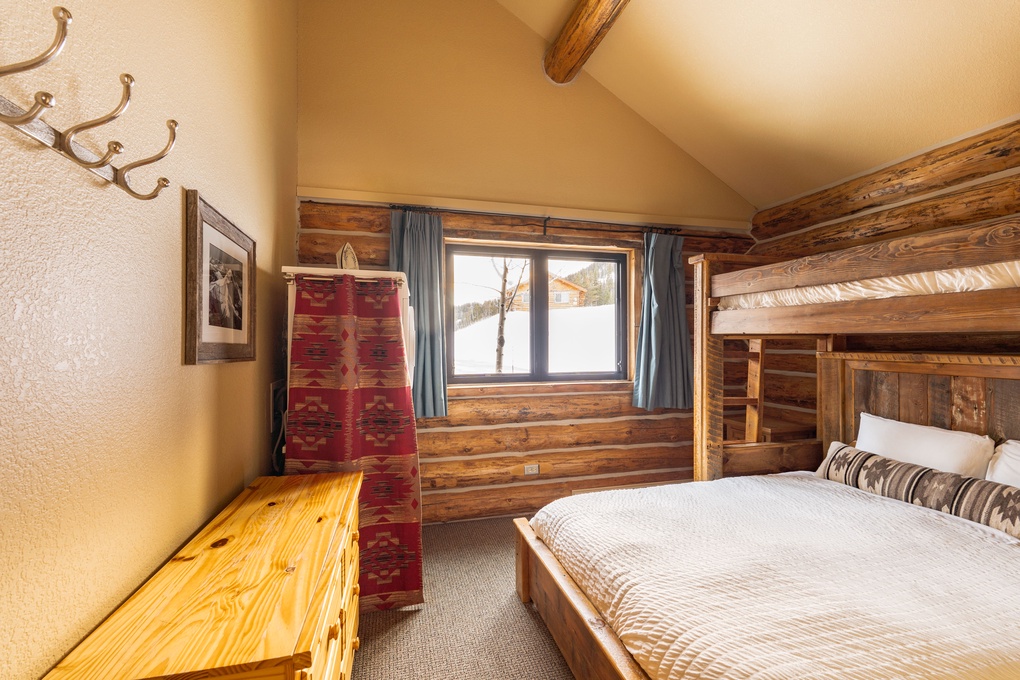 Guest Bedroom: Queen Bed and Single Twin Bunk