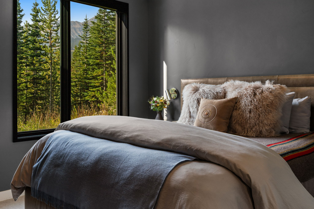 Guest Bedroom 2 w. En-Suite