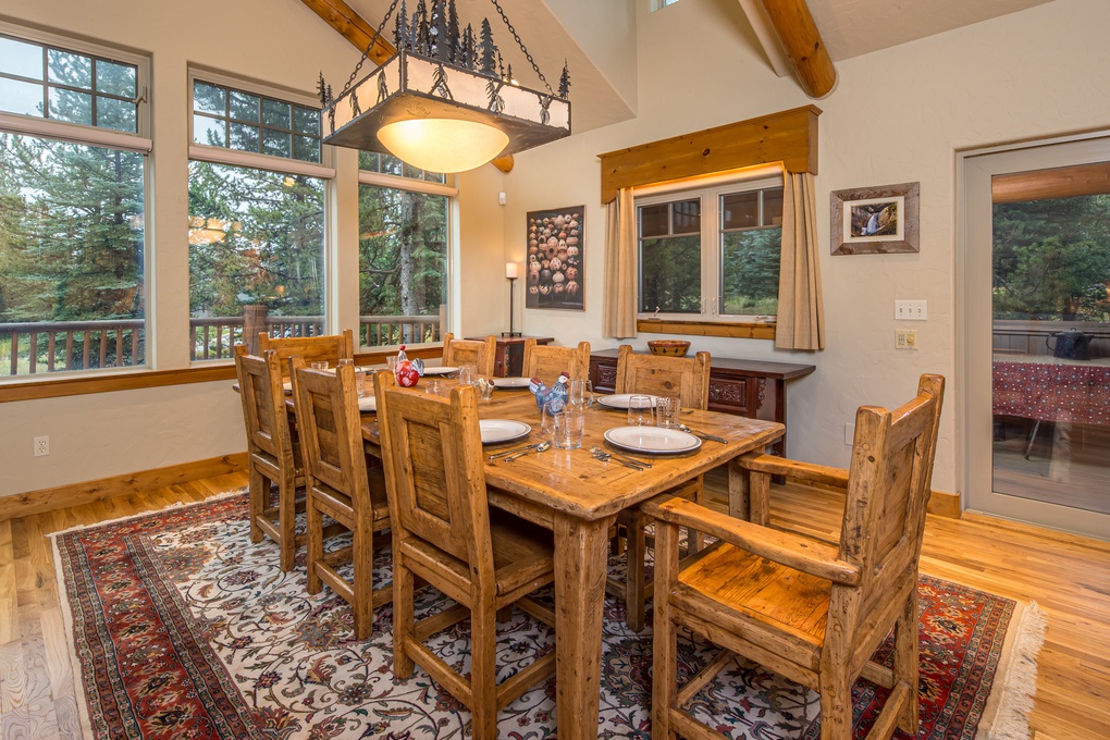 Dining Area with Seating for 8