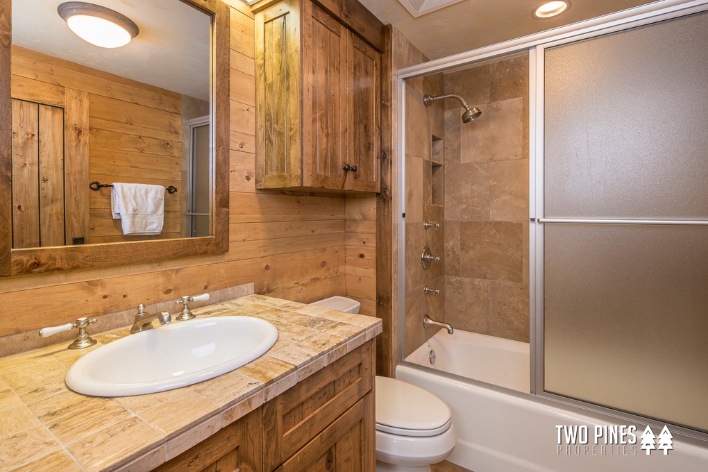 Lower Level Bunk Room Ensuite