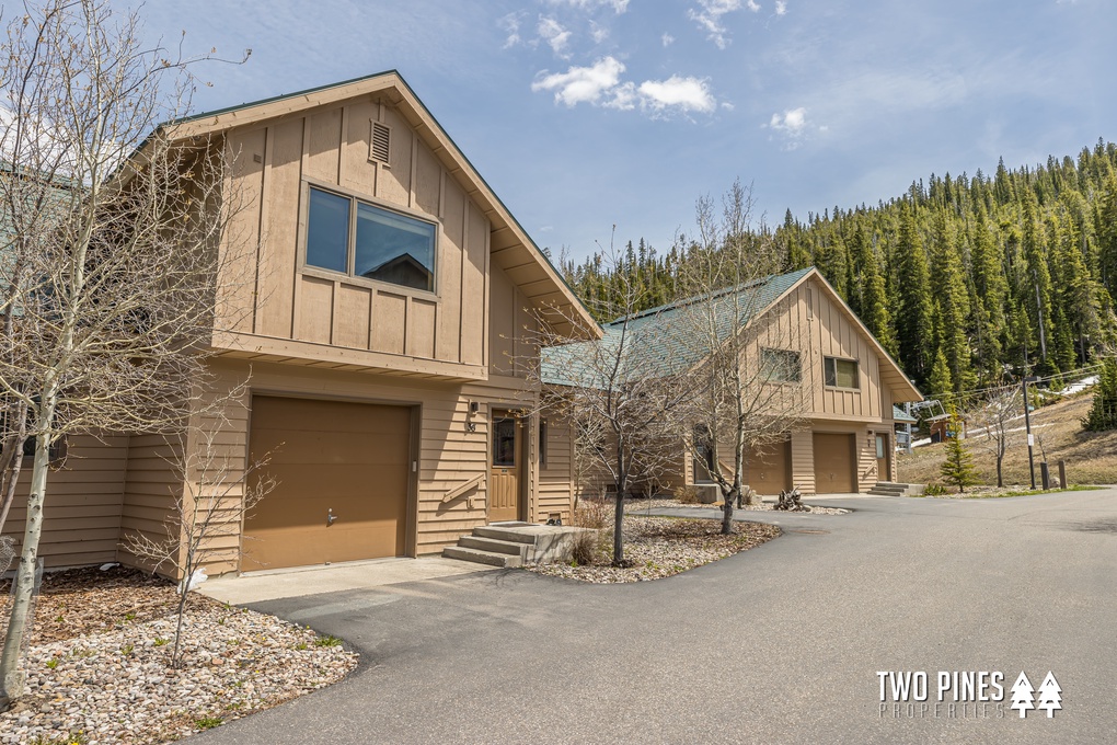 Parking in Heated Garage & in the Driveway