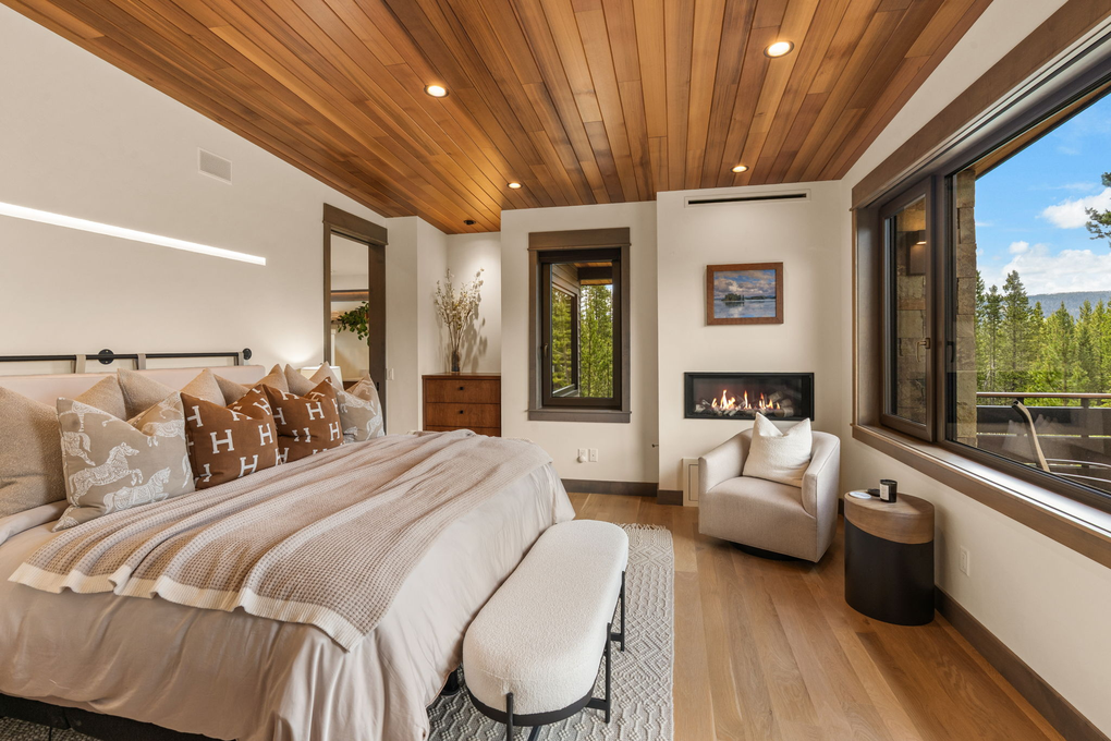 Upstairs Primary Suite