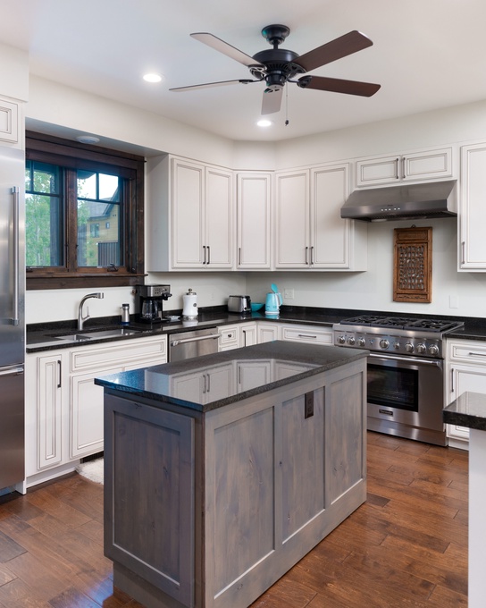 Luxurious Kitchen with an Island