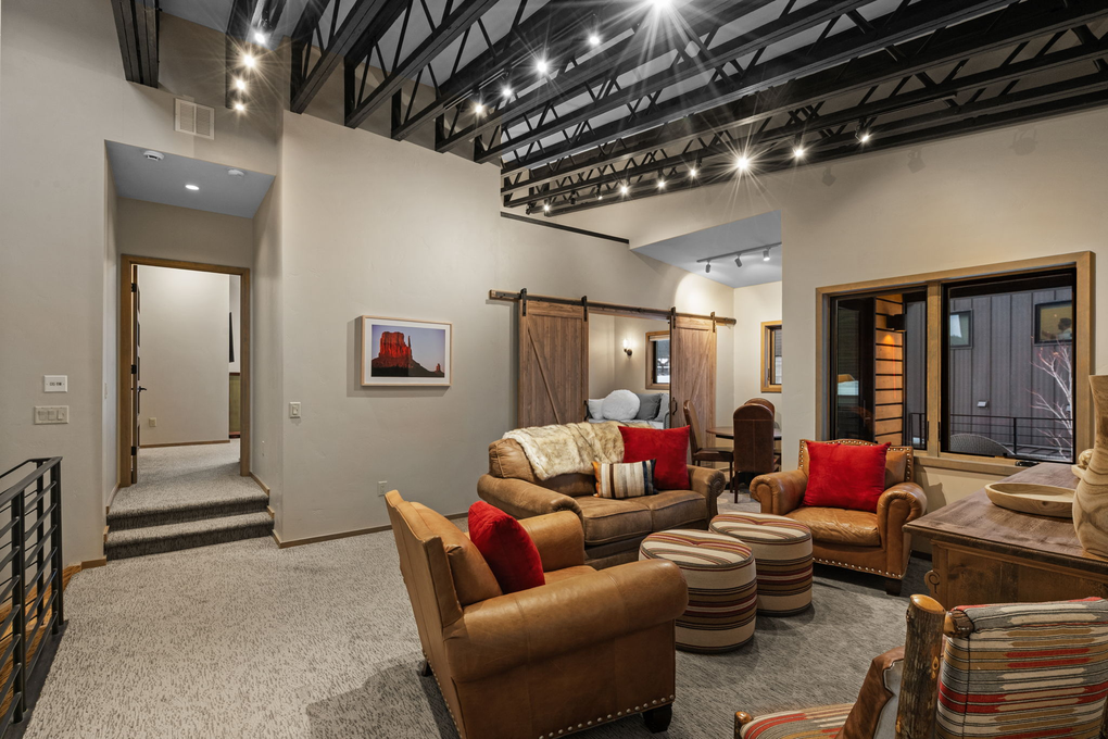 Cozy Den (second floor)