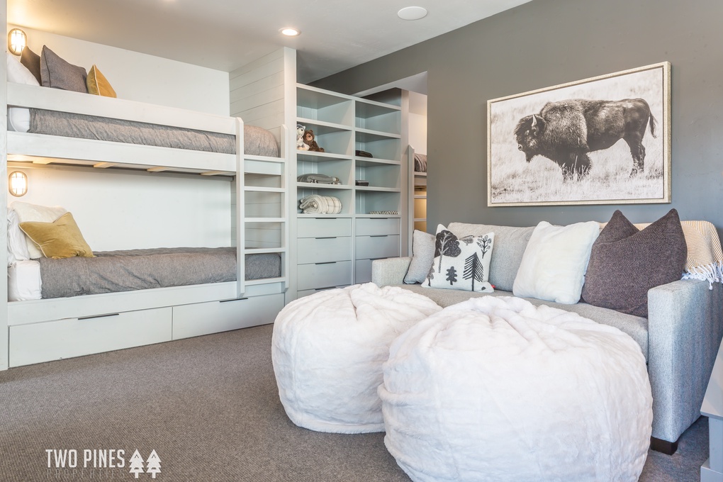 Bunk Room with 2 Twin/Twin Bunks