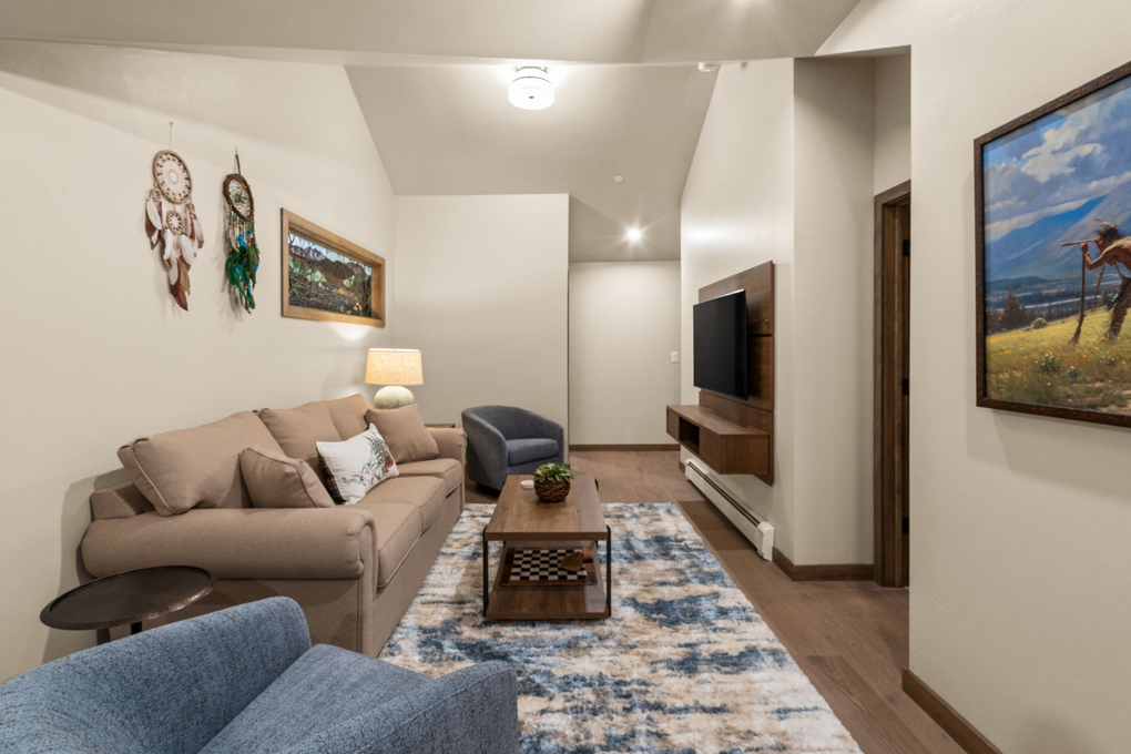 Third Floor's Cozy Den (w. pull out sofa)