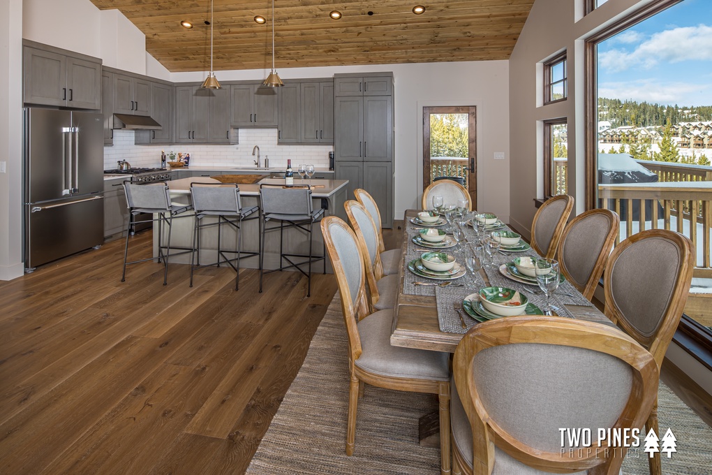 Open-Concept Kitchen and Dining Area