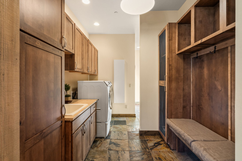 Entryway Mud/Laundry Room