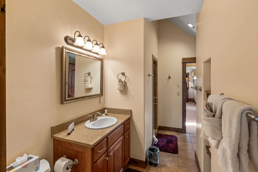 Shared Full Bath Connecting Wolf and Cub Bedrooms