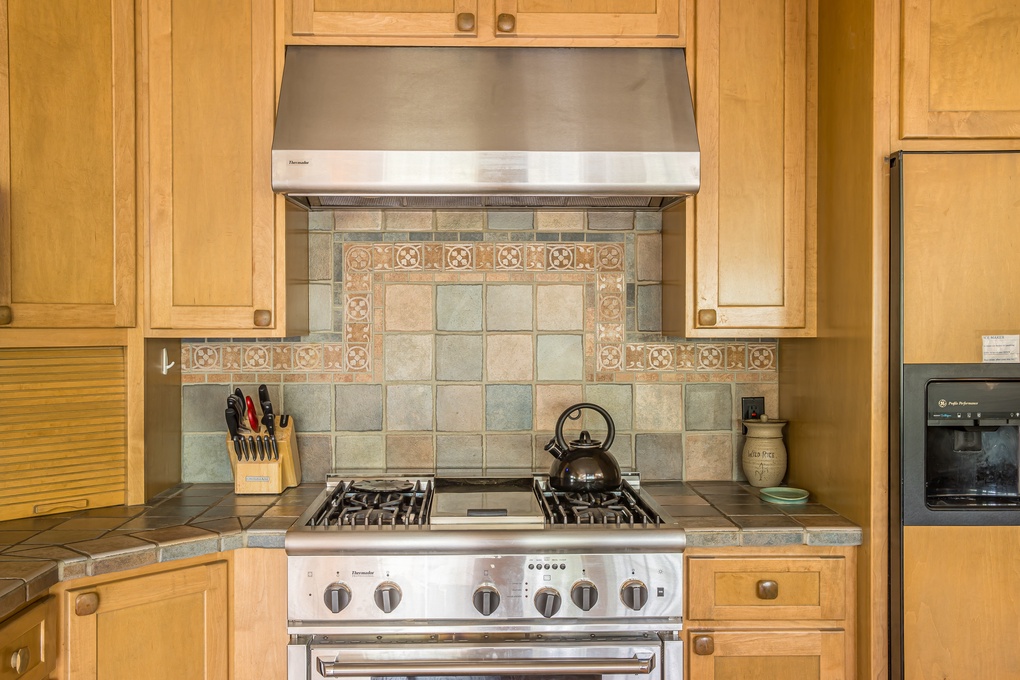 Kitchen with Stainless Steel Gas Oven