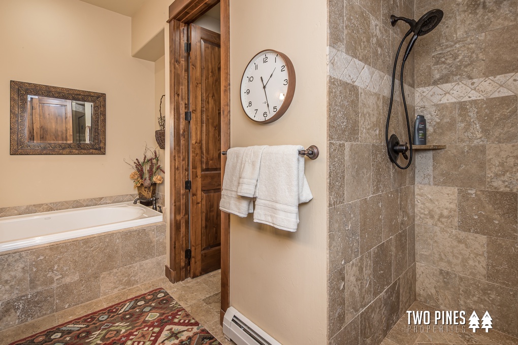 Primary En-Suite Full Bath