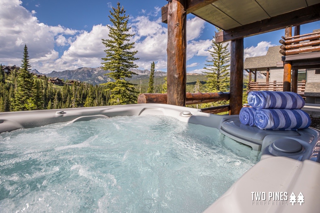 Hot Tub With Mountain View 