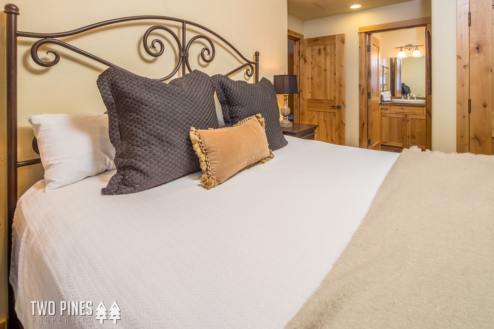 2nd Guest Bedroom with Queen Bed