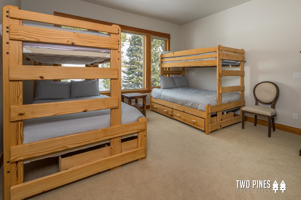 Bunk Room, Twin over Queen's