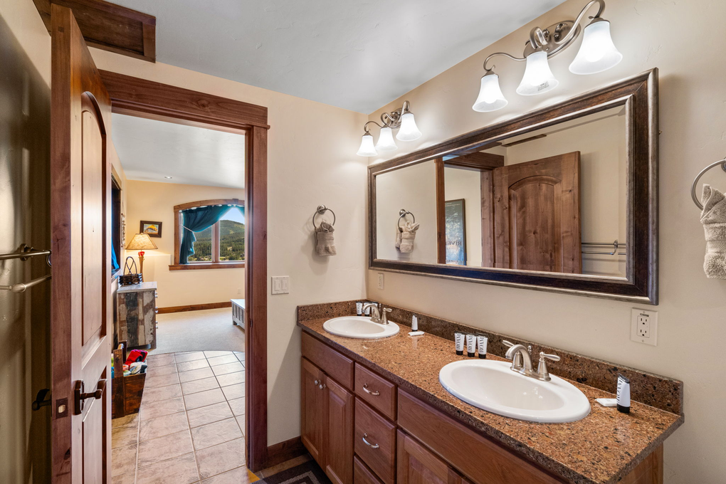 Nautical Room En-Suite Full Bath