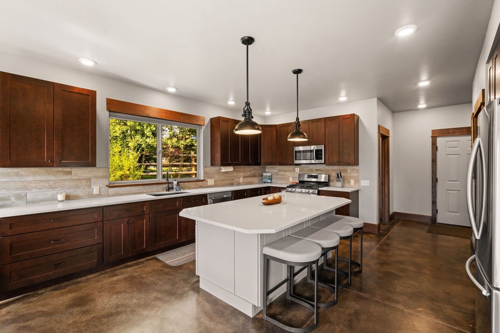 Fully Loaded, Modern Kitchen