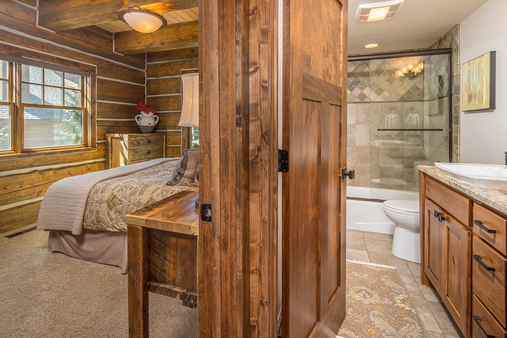 Shared Full-Bath (main floor)