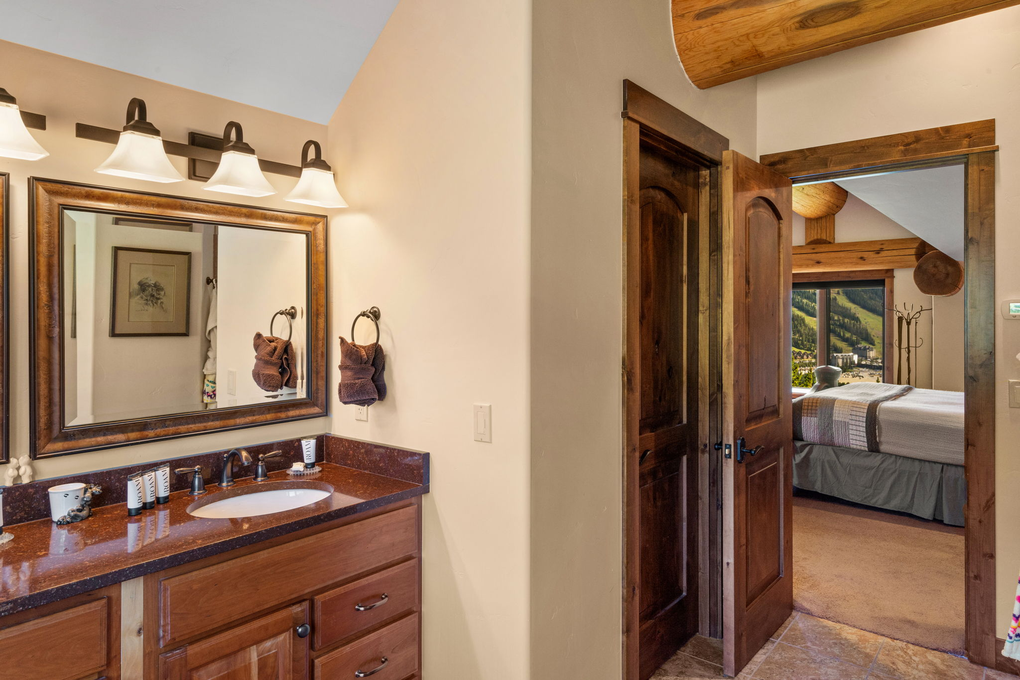 Primary Bedroom En-Suite Full Bath