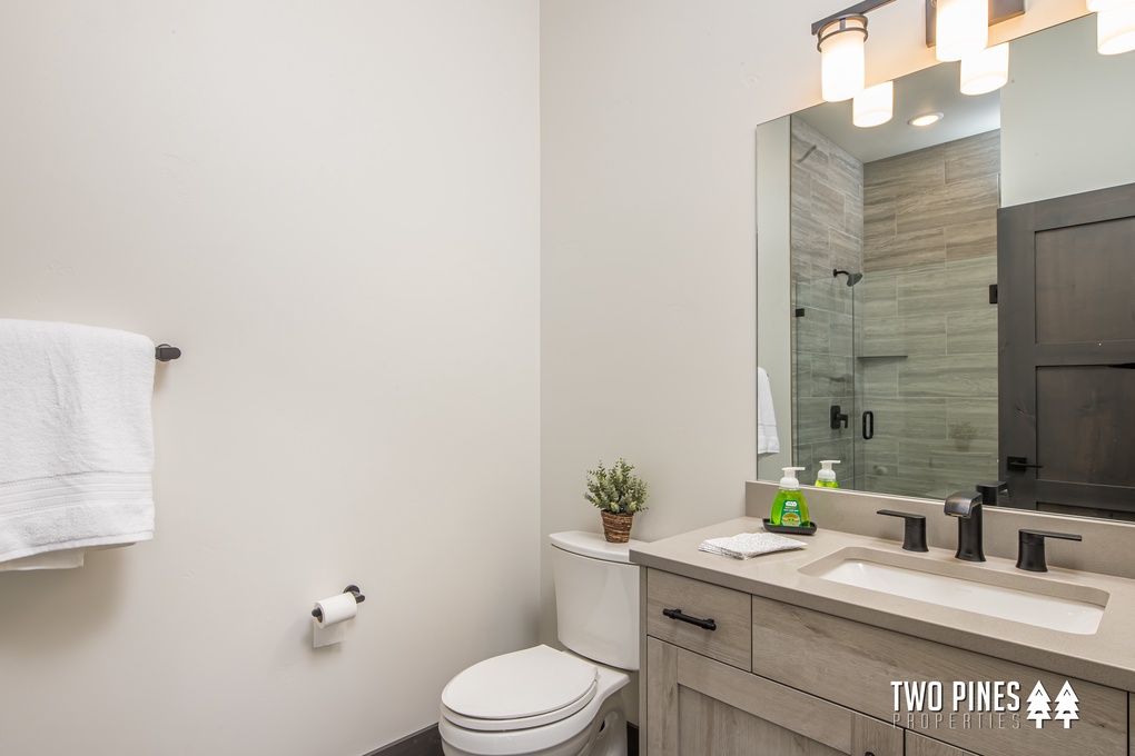 Guest Room En Suite with Walk-In Shower