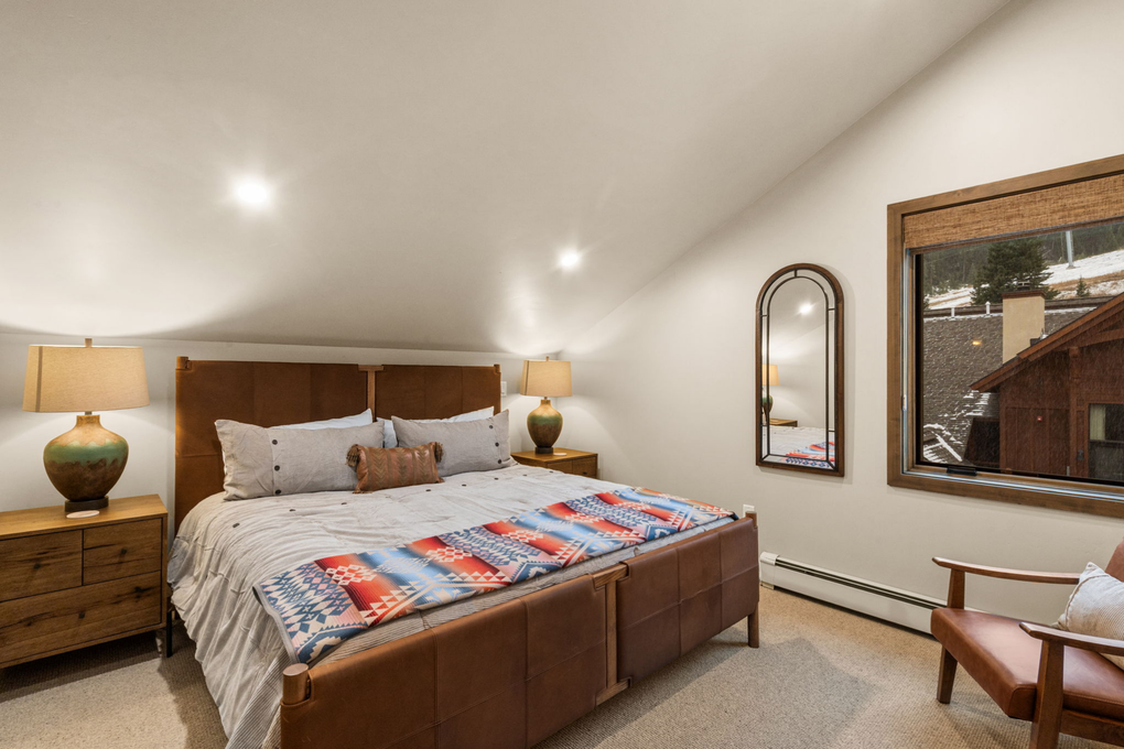 Guest Bedroom 2 with King Bed (third floor)