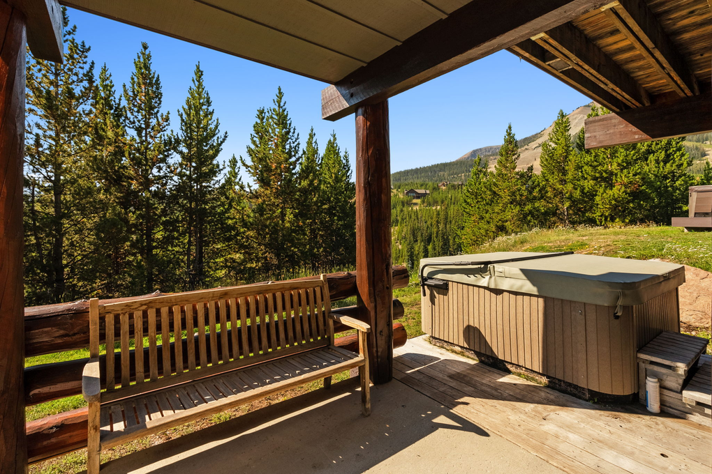 Private Hot Tub (with Views!)