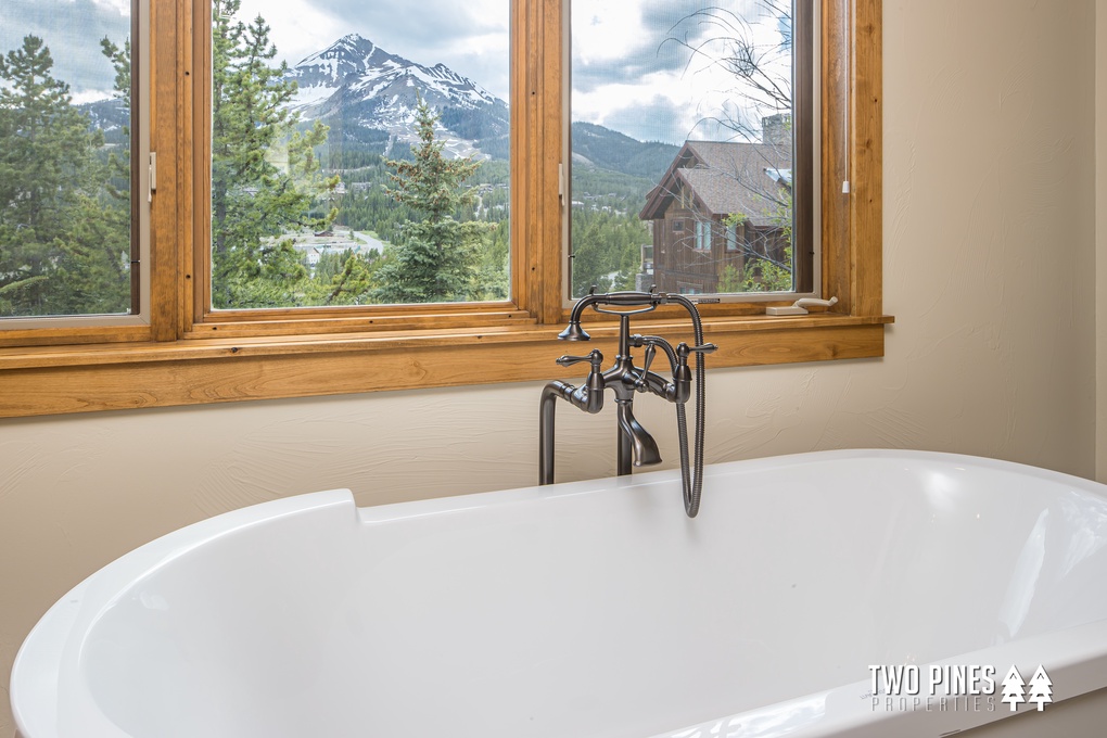 Primary En Suite Soaking Tub
