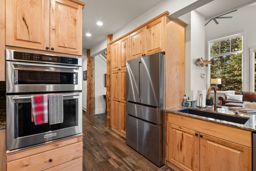 Upgraded and Modern Kitchen