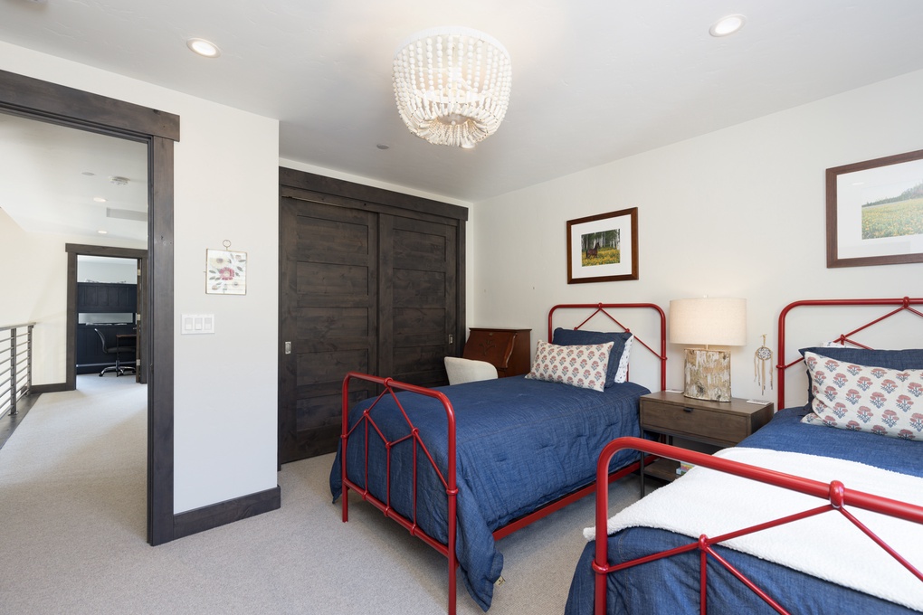 Upstairs Guest Bedroom 2