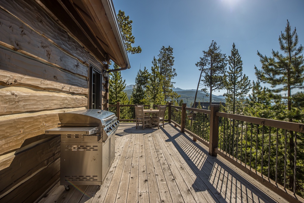 Private Deck with Grill