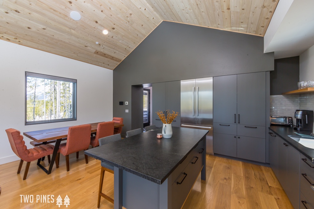 Kitchen & Dining Area