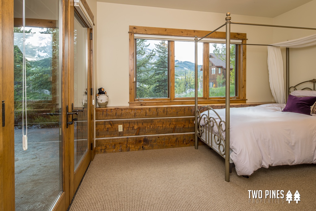 Guest Bedroom 3 with Two Twin-Sized Beds Access to back patio
