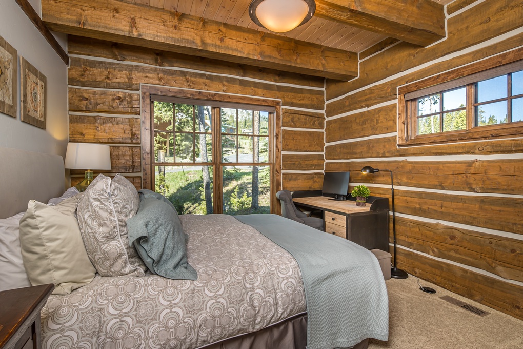Guest Room 1 with Office (main floor)