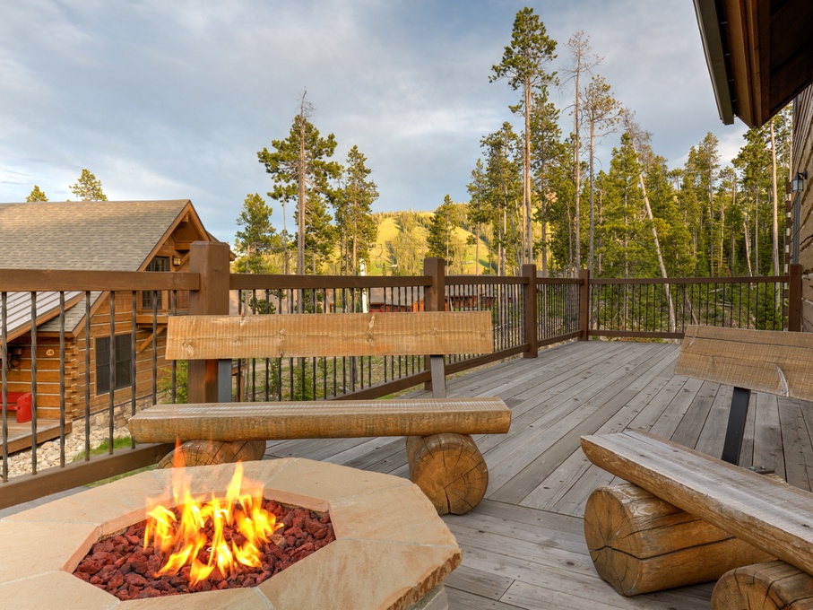Private Deck with Fire-pit