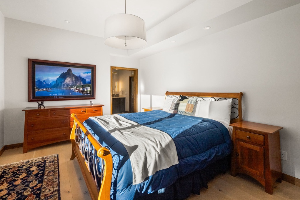 Downstairs Guest Room 1