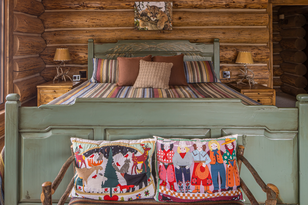 Primary Suite w. King Bed (main floor)