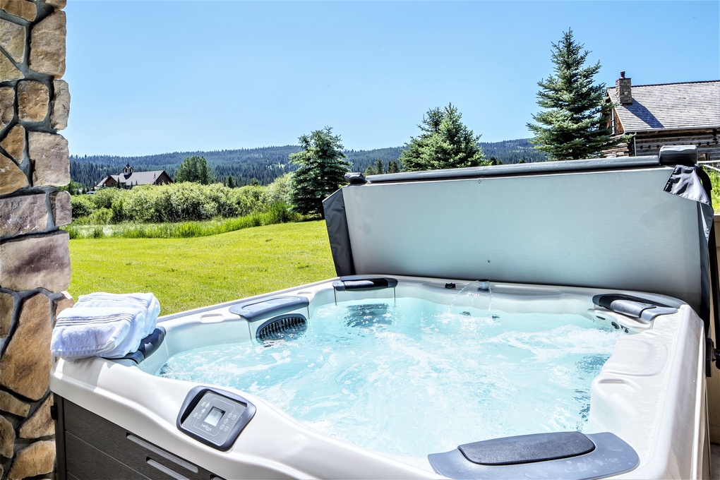 Private Hot Tub with Fantastic Views