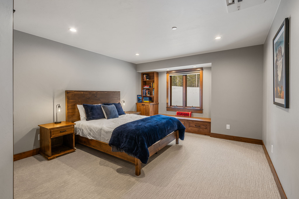 Guest Bedroom 2 with Queen Bed (third floor)