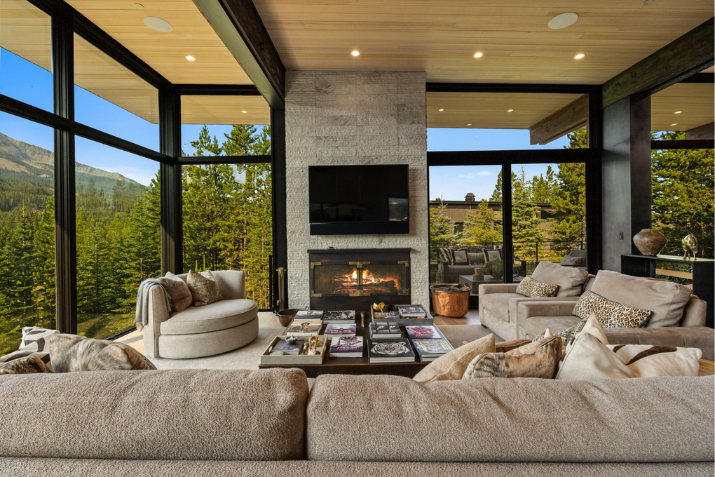 Spacious Living Room