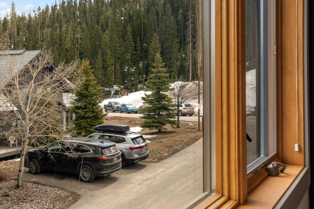 Upstairs View, Ski Lift within Walking Distance