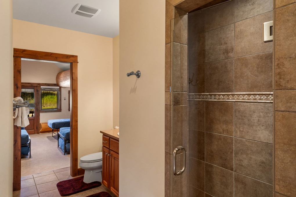 Shared Full Bath Connecting Wolf and Cub Bedrooms