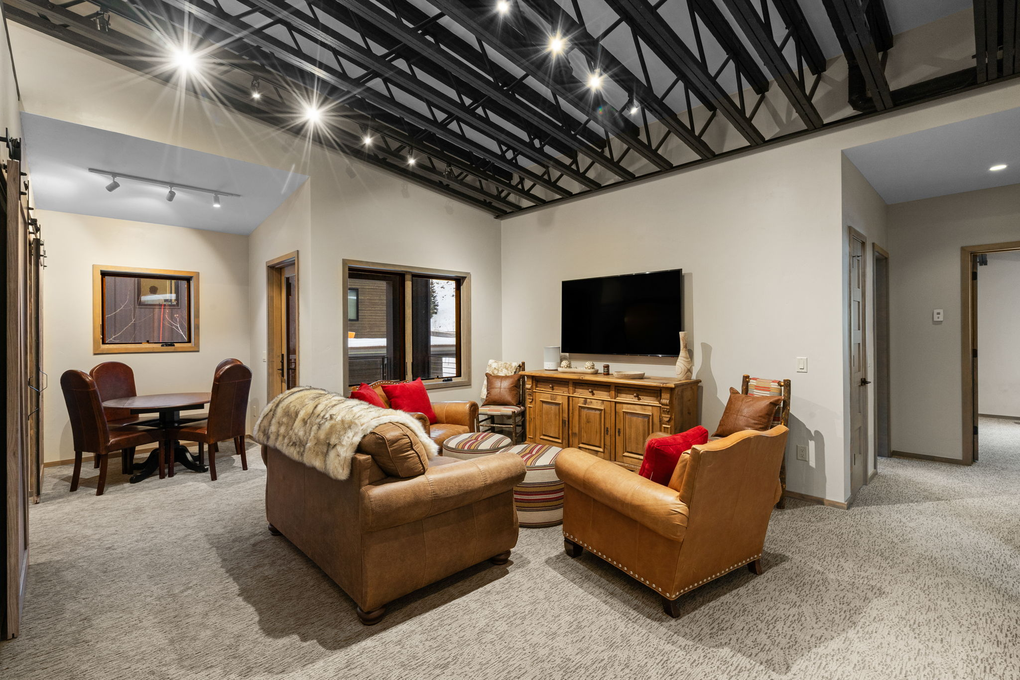 Cozy Den (second floor)