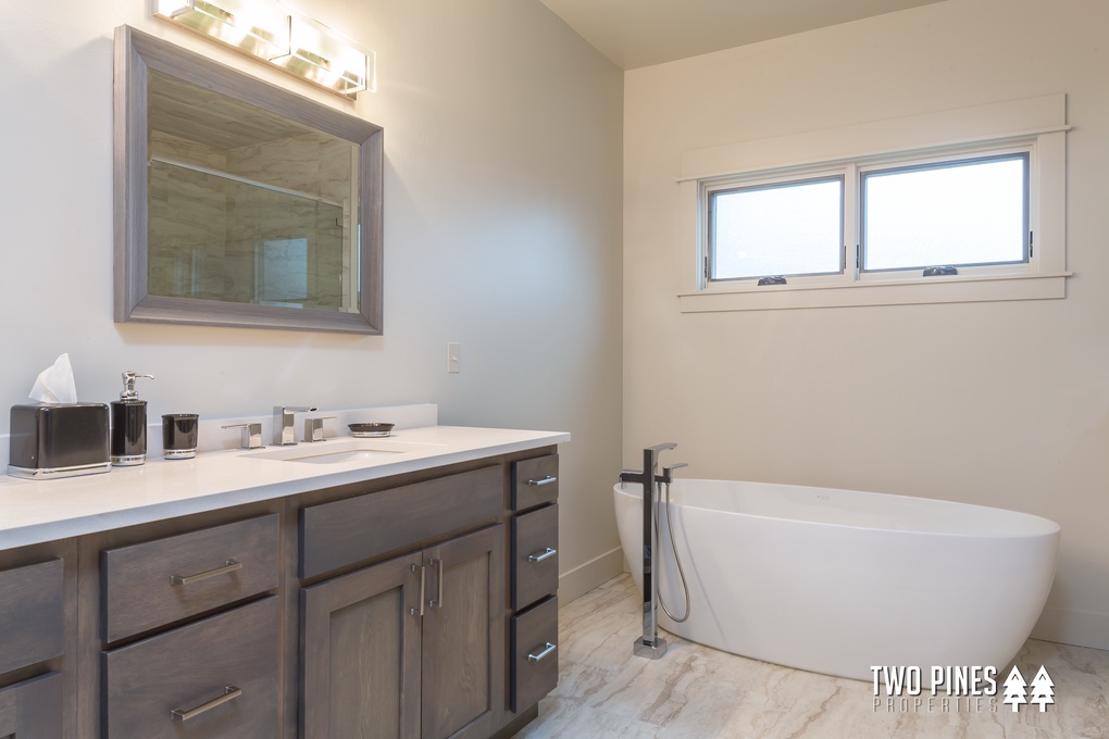 Primary En Suite Bathroom