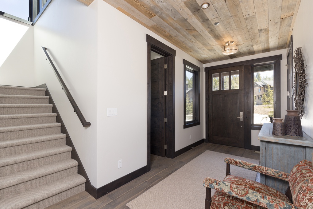 Main Floor Entryway Half Bath & Staircase
