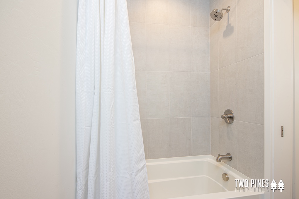 Shared Hallway Bathroom with Tub/Shower Combo