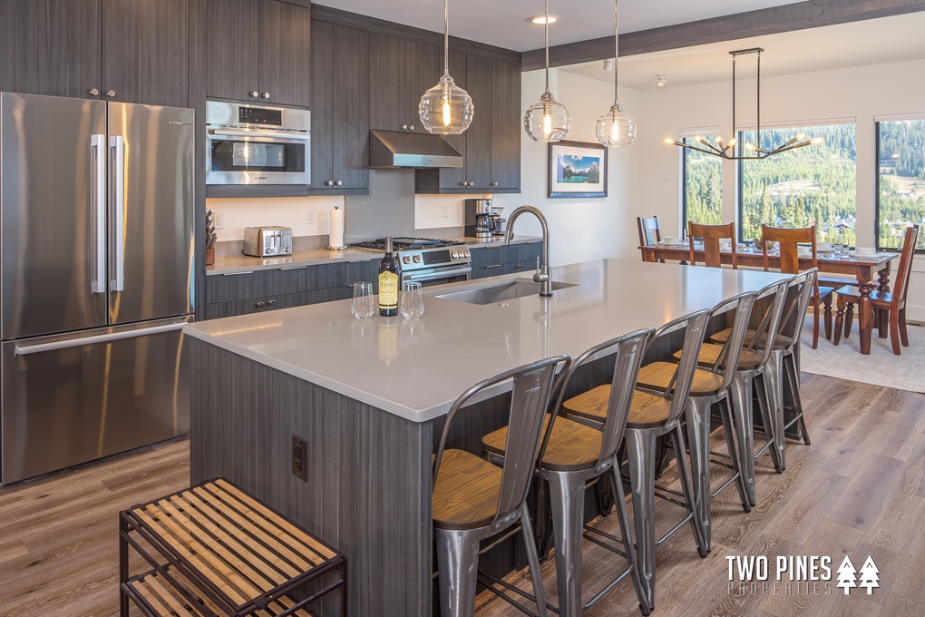 Kitchen Bar with Seating for 6