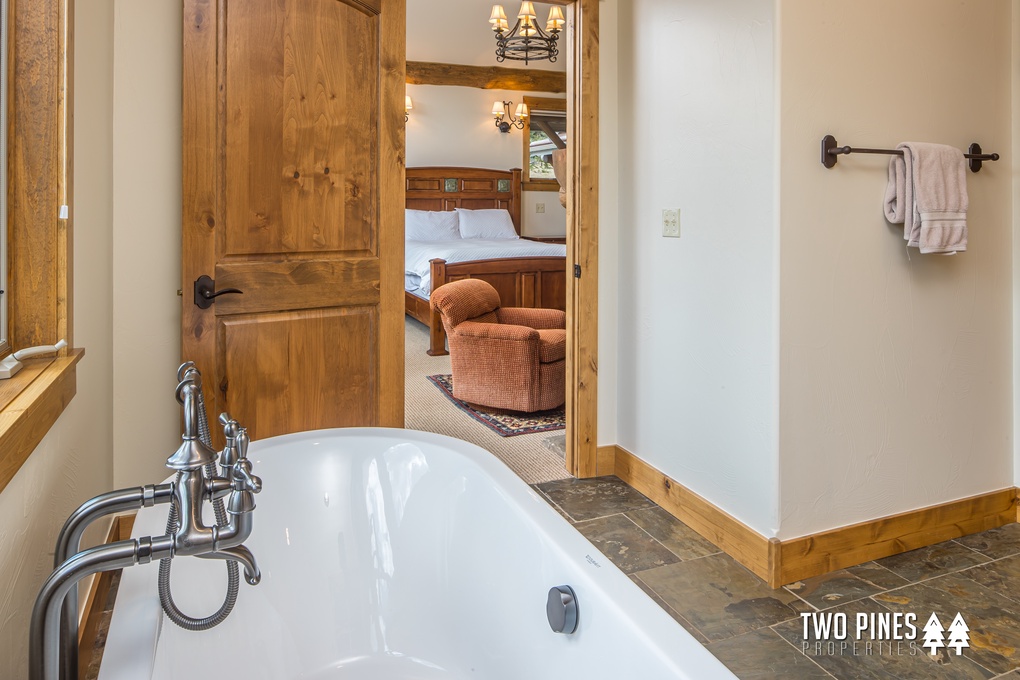 Primary En Suite Soaking Tub